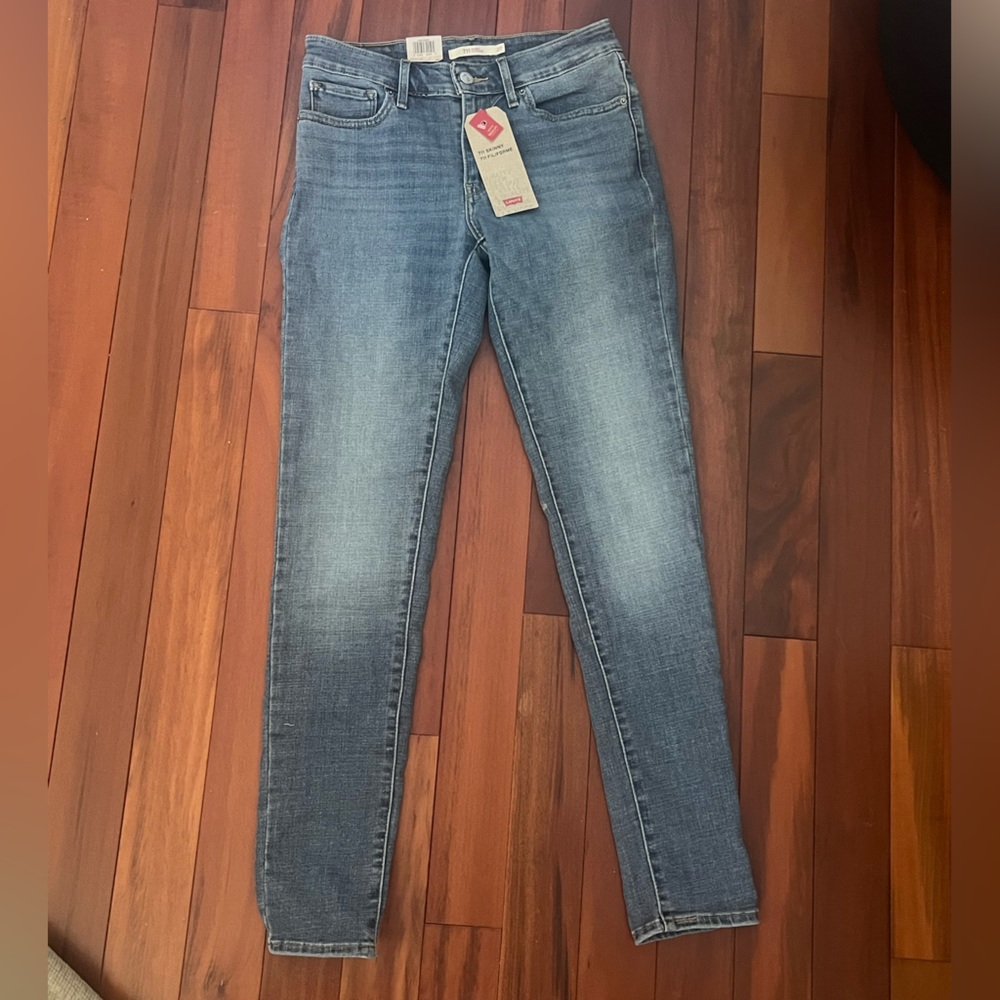 NWT Levi’s 711 skinny jeans